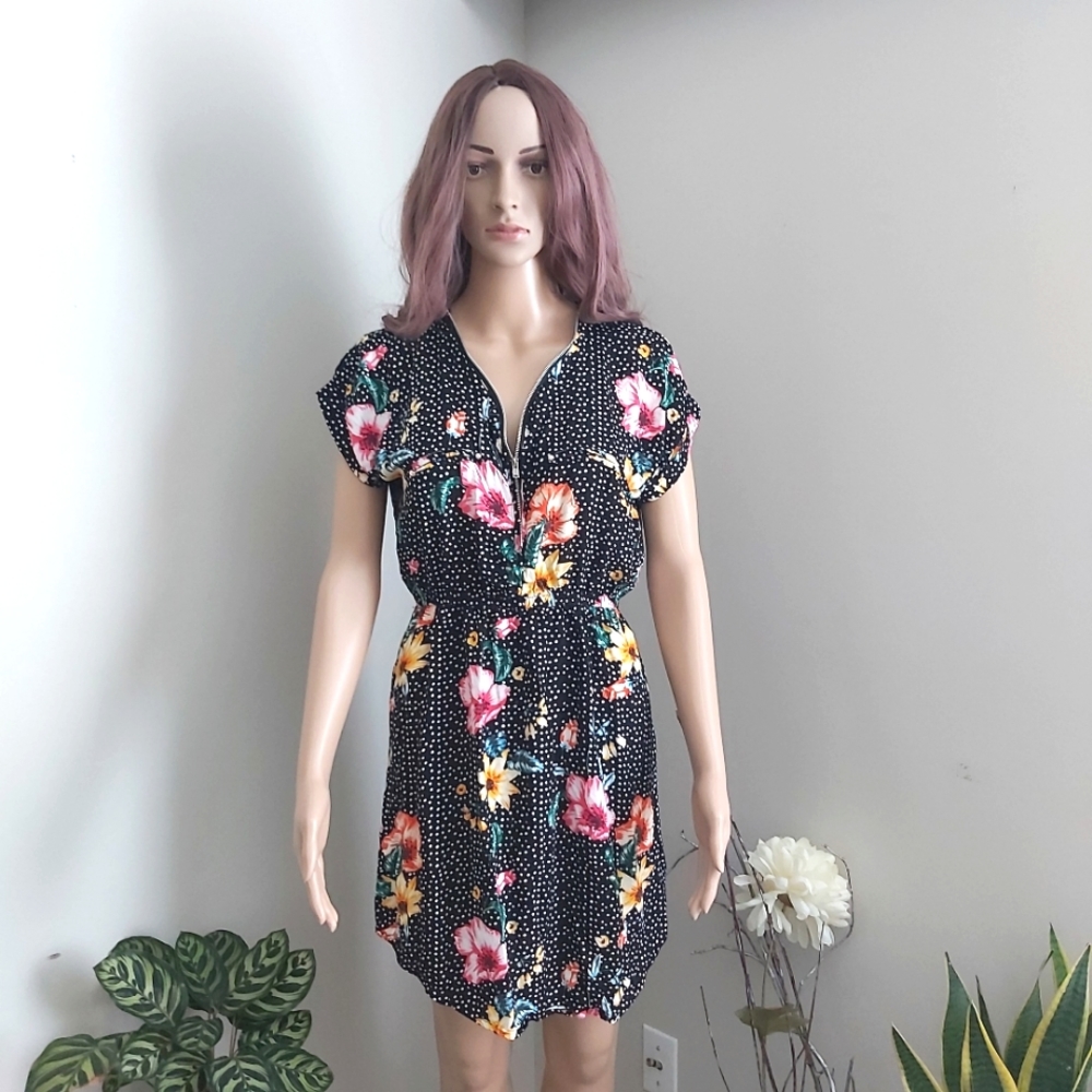 Impress! Floral summer dress 100% rayon black zipper v neck short sleeves